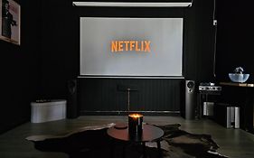 Black Box Cinema Appartement Avec Balneo