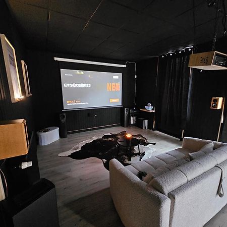 Black Box Cinema Appartement Avec Balneo Épinal Extérieur photo