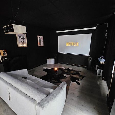 Black Box Cinema Appartement Avec Balneo Épinal Extérieur photo