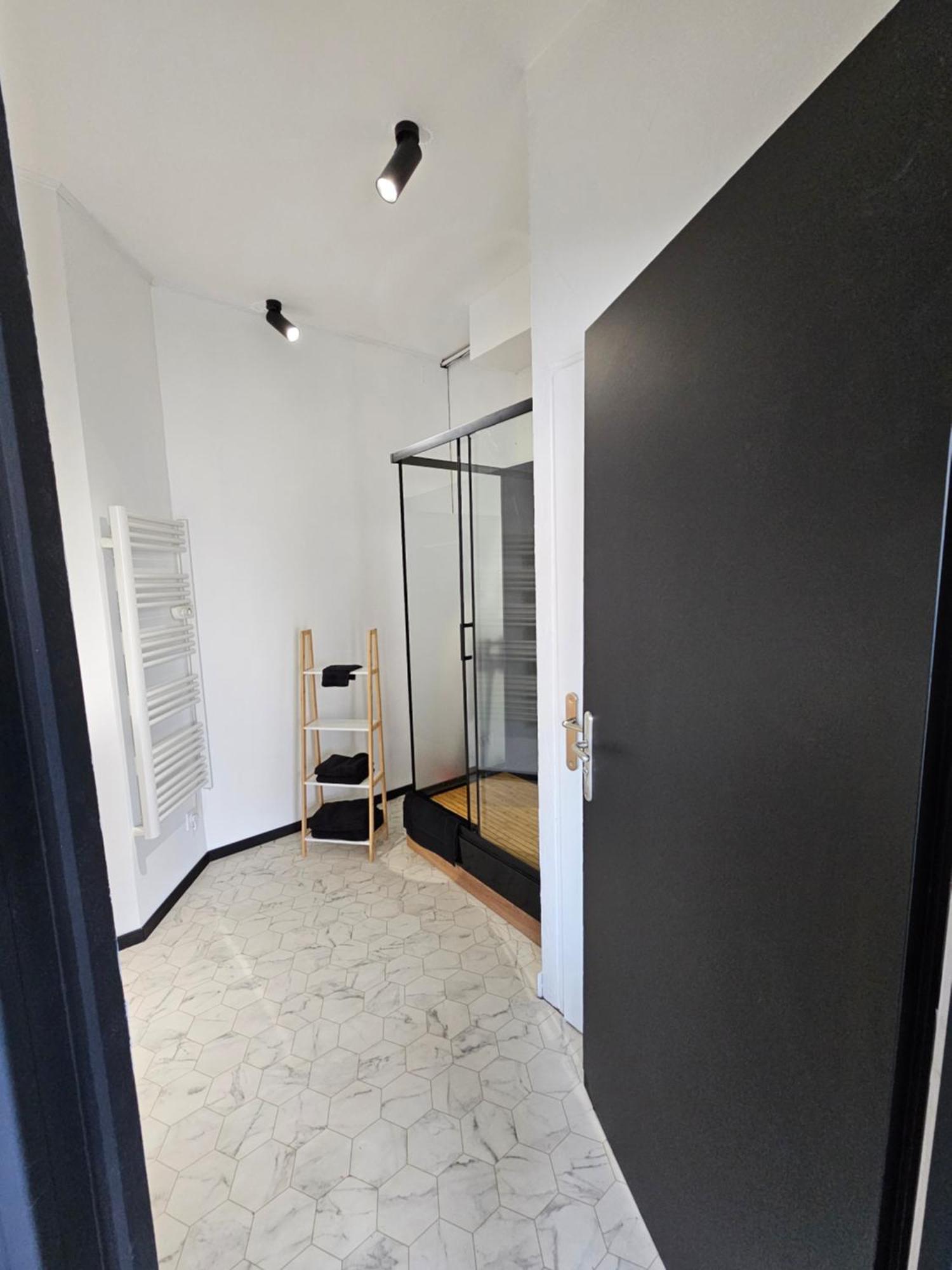 Black Box Cinema Appartement Avec Balneo Épinal Extérieur photo