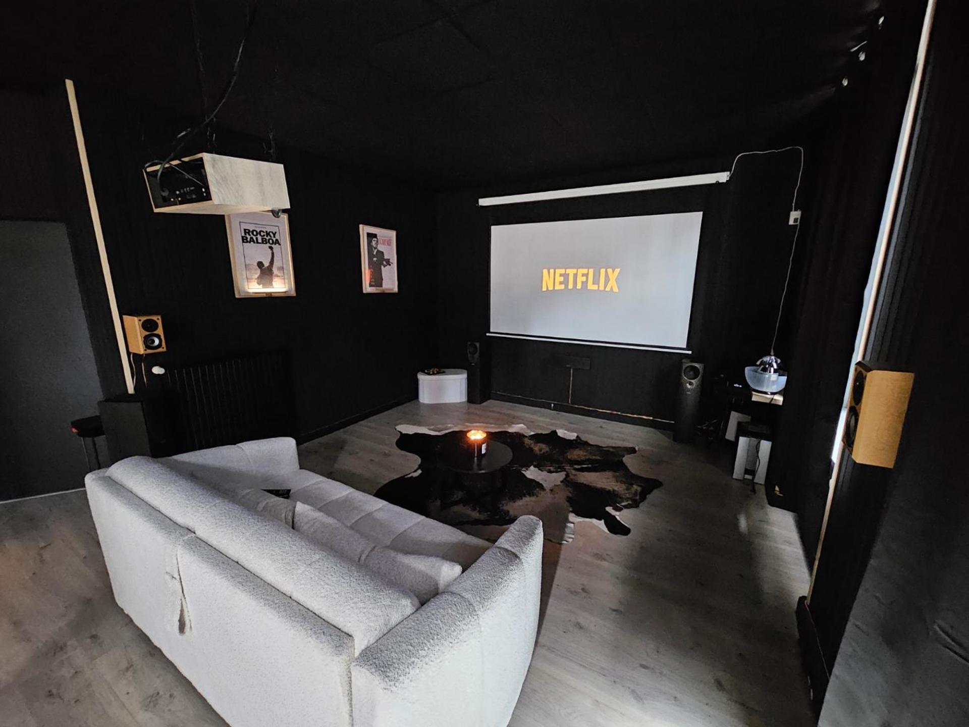 Black Box Cinema Appartement Avec Balneo Épinal Extérieur photo